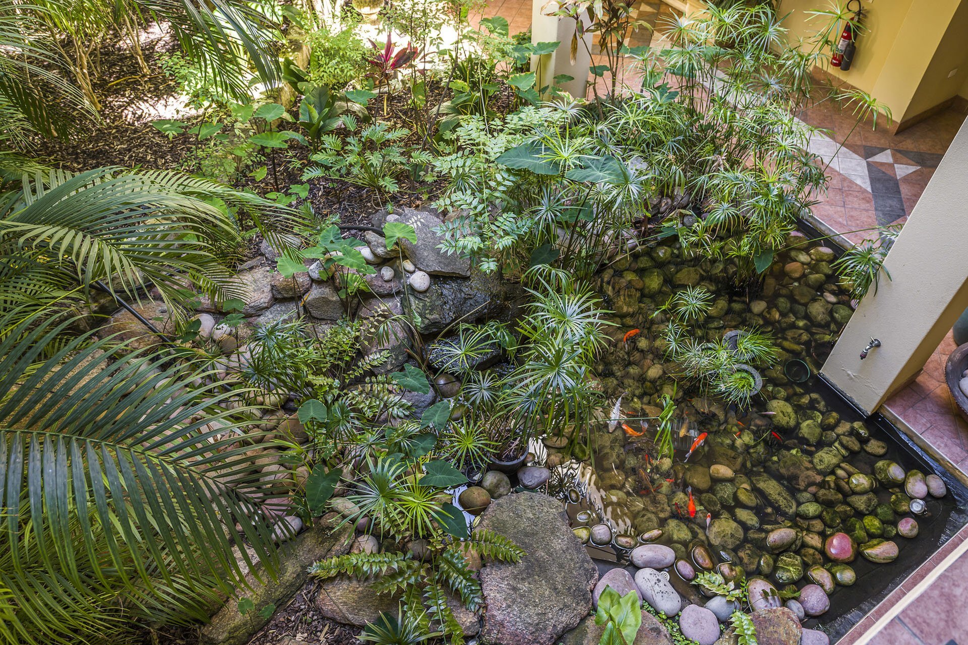 4/50 Trafalgar Road, East Perth Sold by Luxury Real Estate Sales - image 1