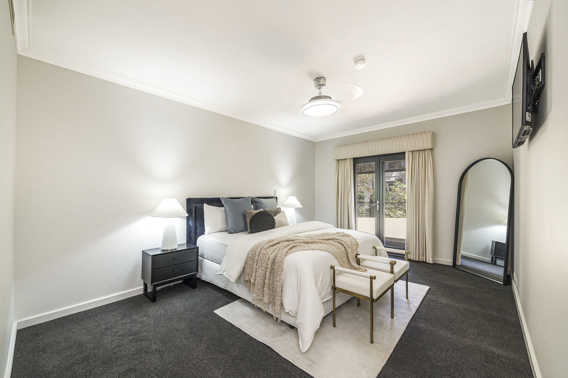 4/50 Trafalgar Road, East Perth Sold by Luxury Real Estate Sales - image 1