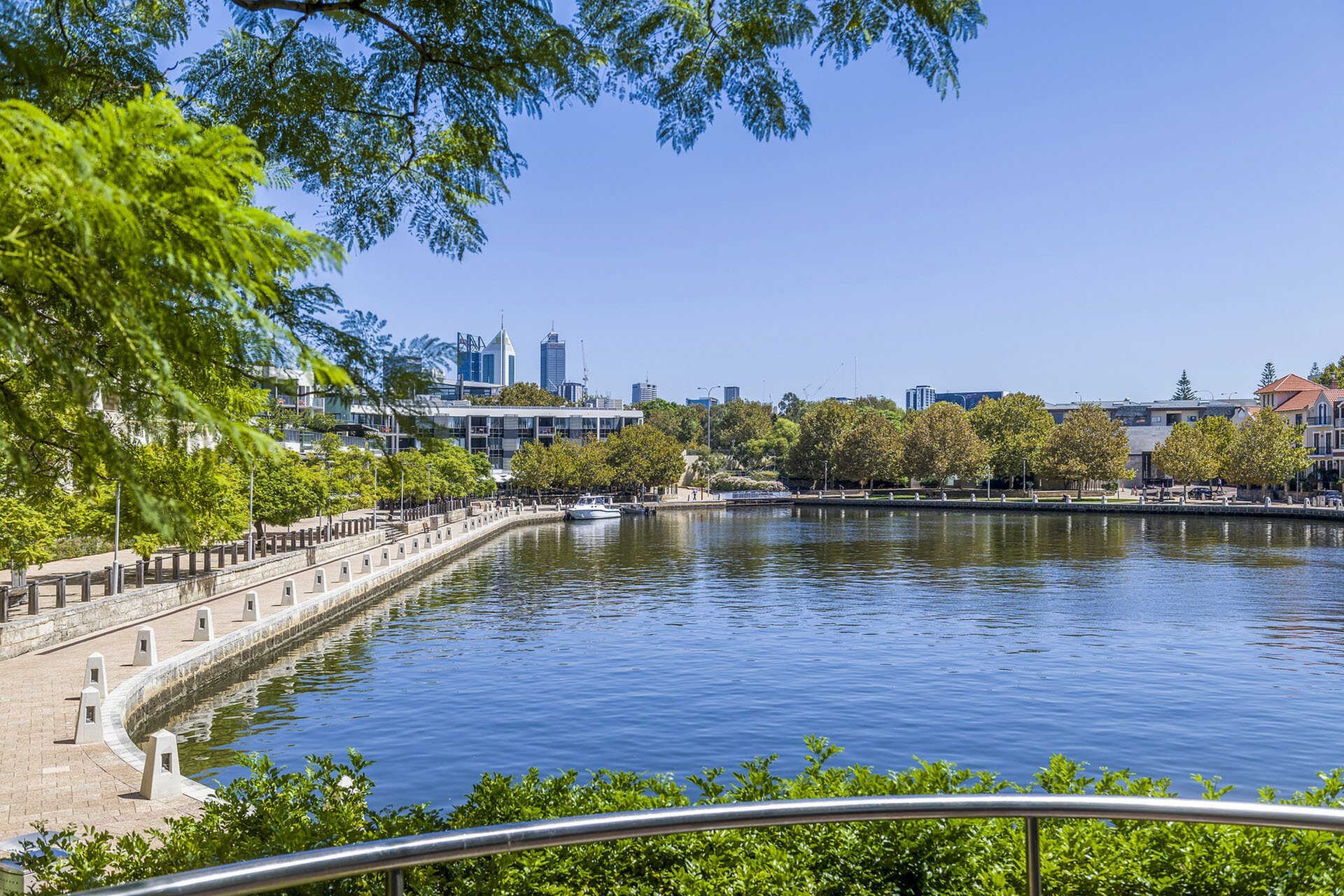 4/50 Trafalgar Road, East Perth Sold by Luxury Real Estate Sales - image 1