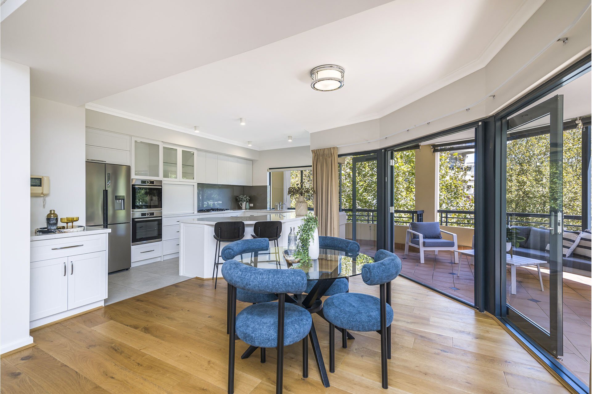 4/50 Trafalgar Road, East Perth Sold by Luxury Real Estate Sales - image 1