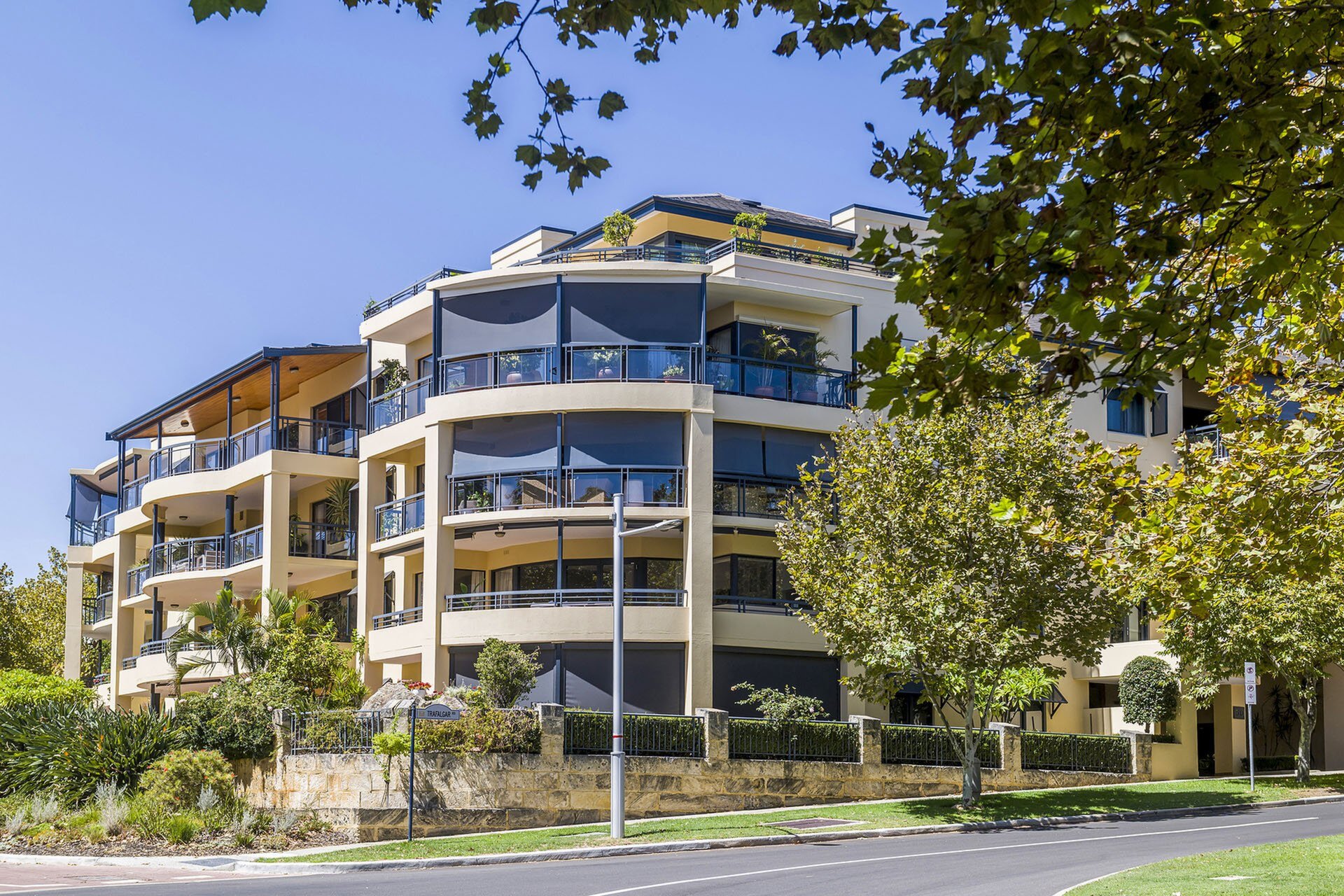 4/50 Trafalgar Road, East Perth Sold by Luxury Real Estate Sales - image 1