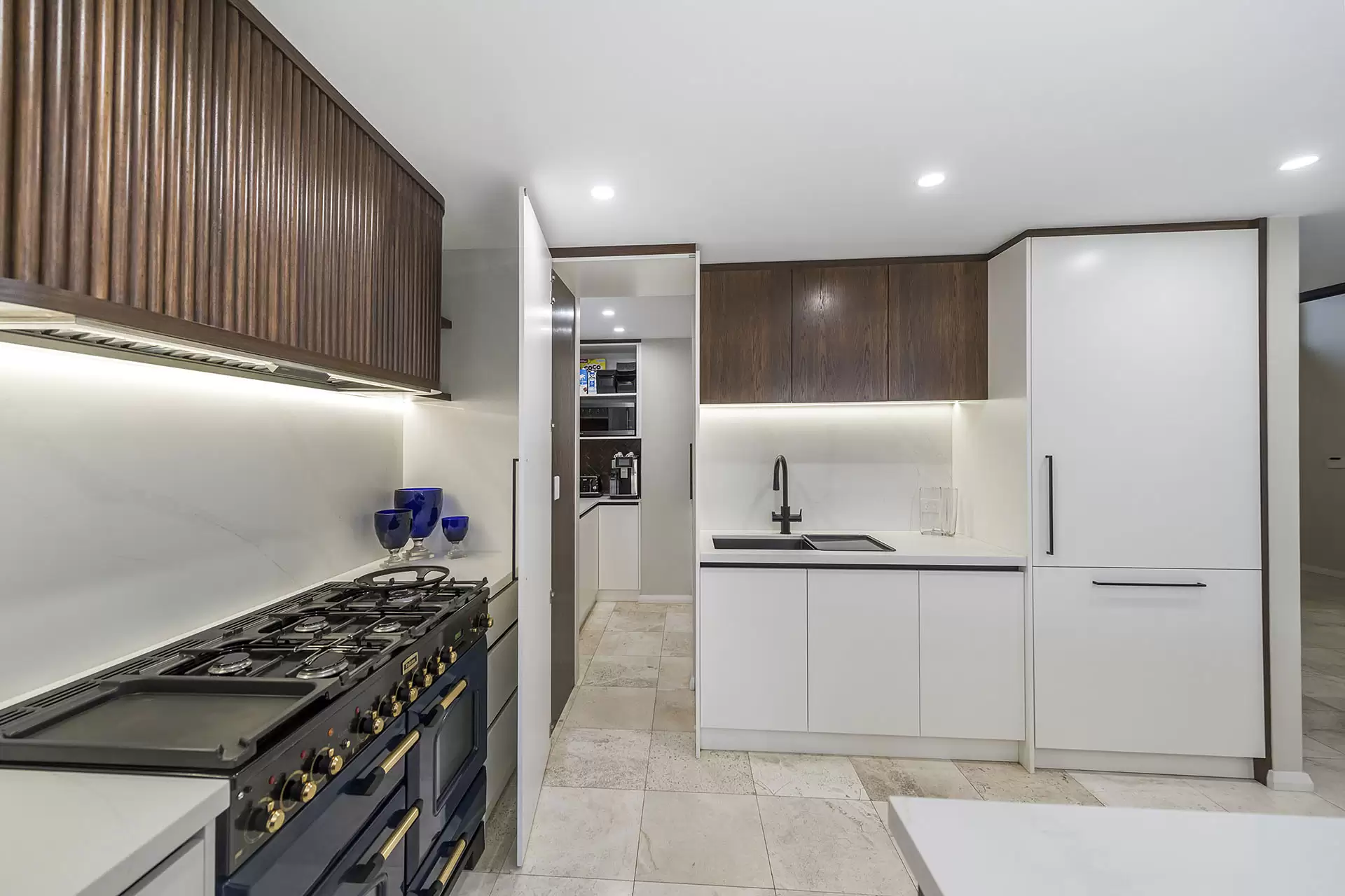 1 Vanguard Terrace, East Perth For Sale by Luxury Real Estate Sales - image 1