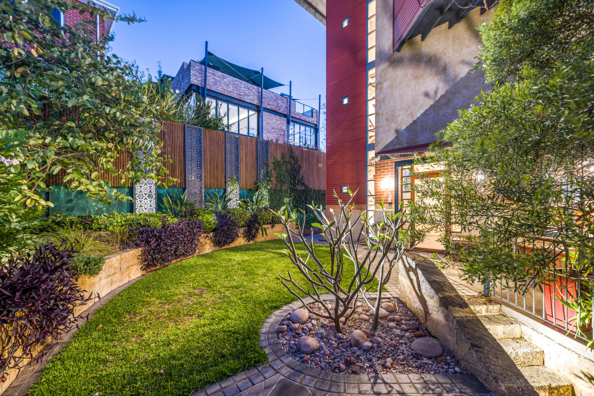 5b Teague Street , Burswood Sold by Luxury Real Estate Sales - image 1