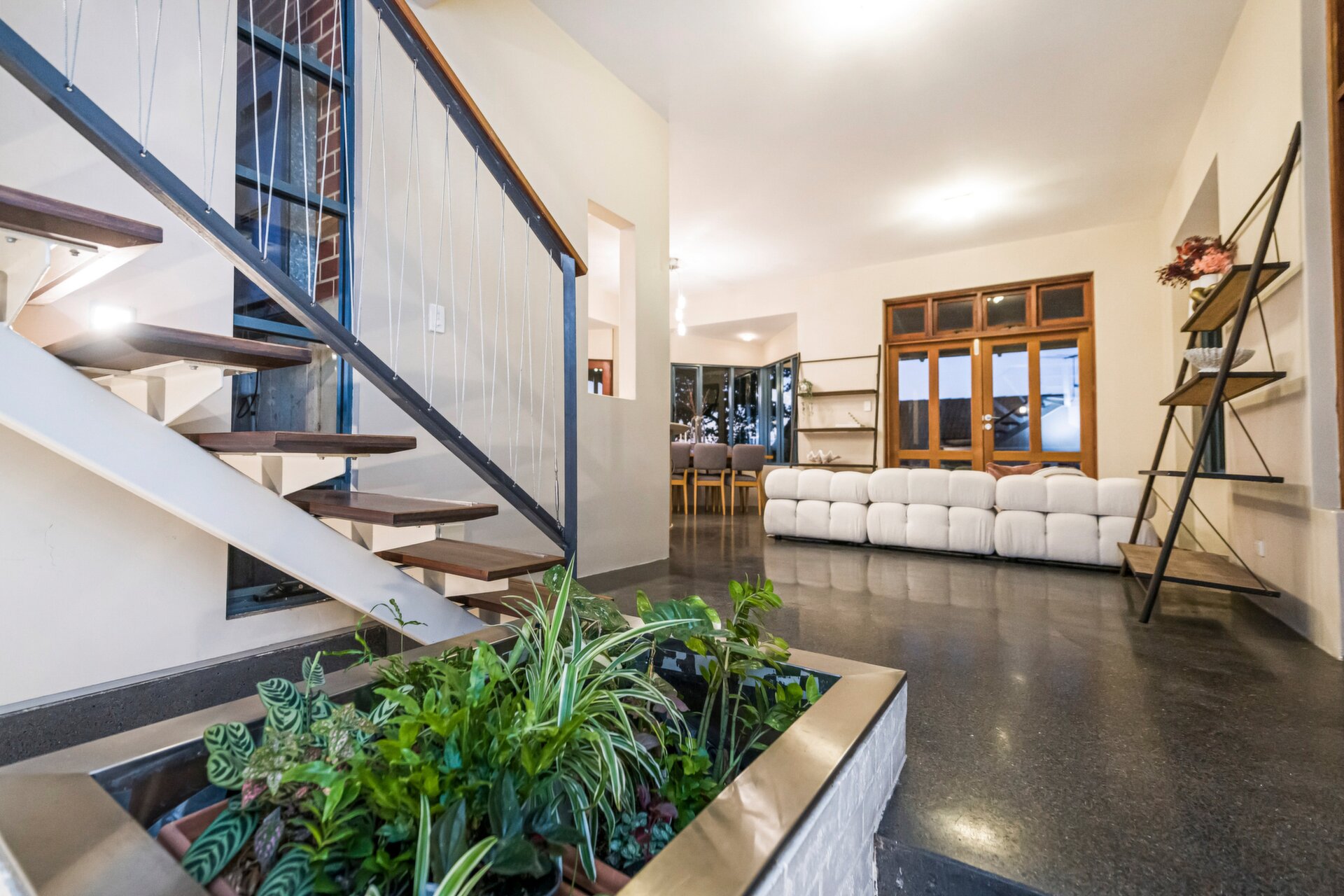 5b Teague Street , Burswood Sold by Luxury Real Estate Sales - image 1