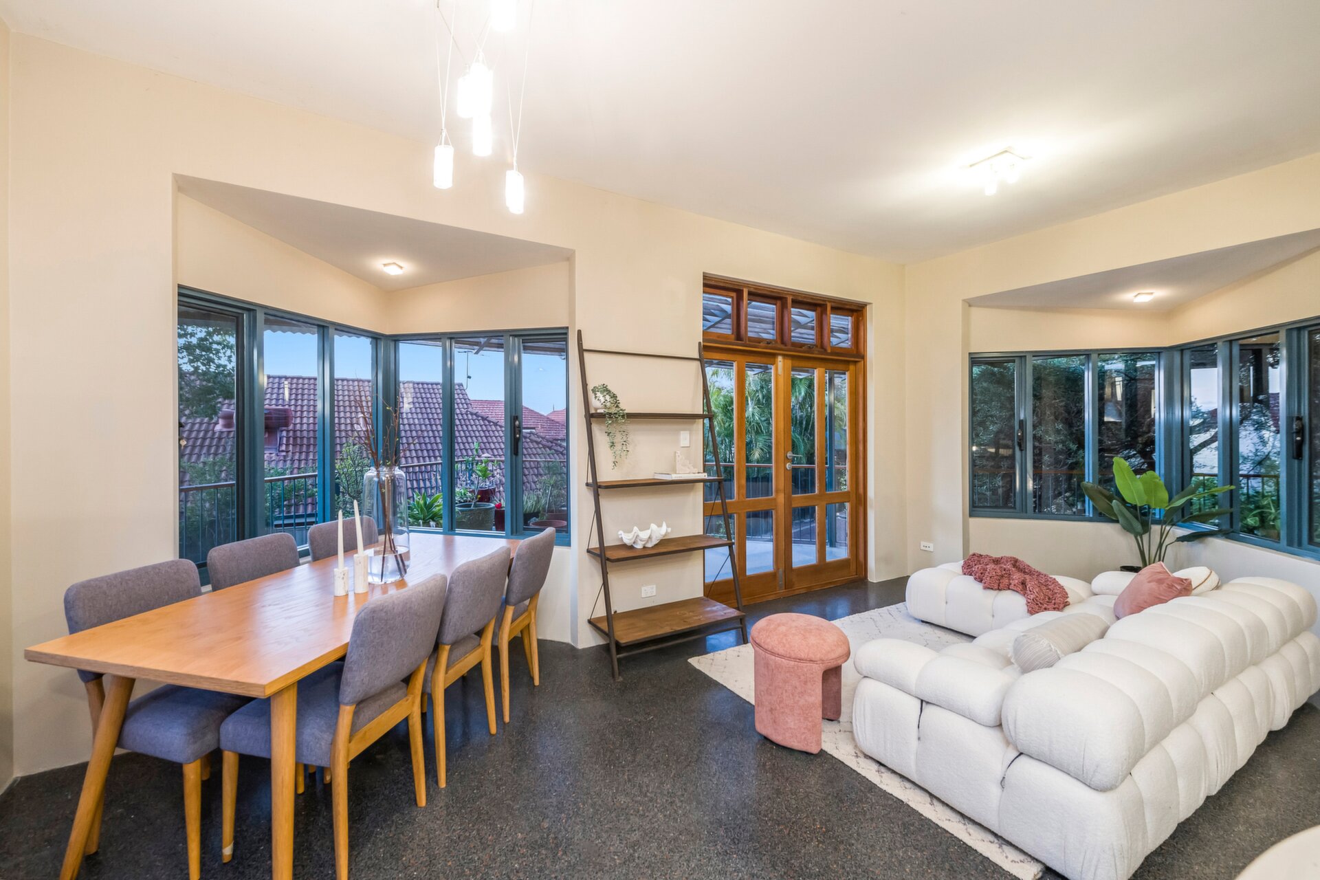 5b Teague Street , Burswood Sold by Luxury Real Estate Sales - image 1