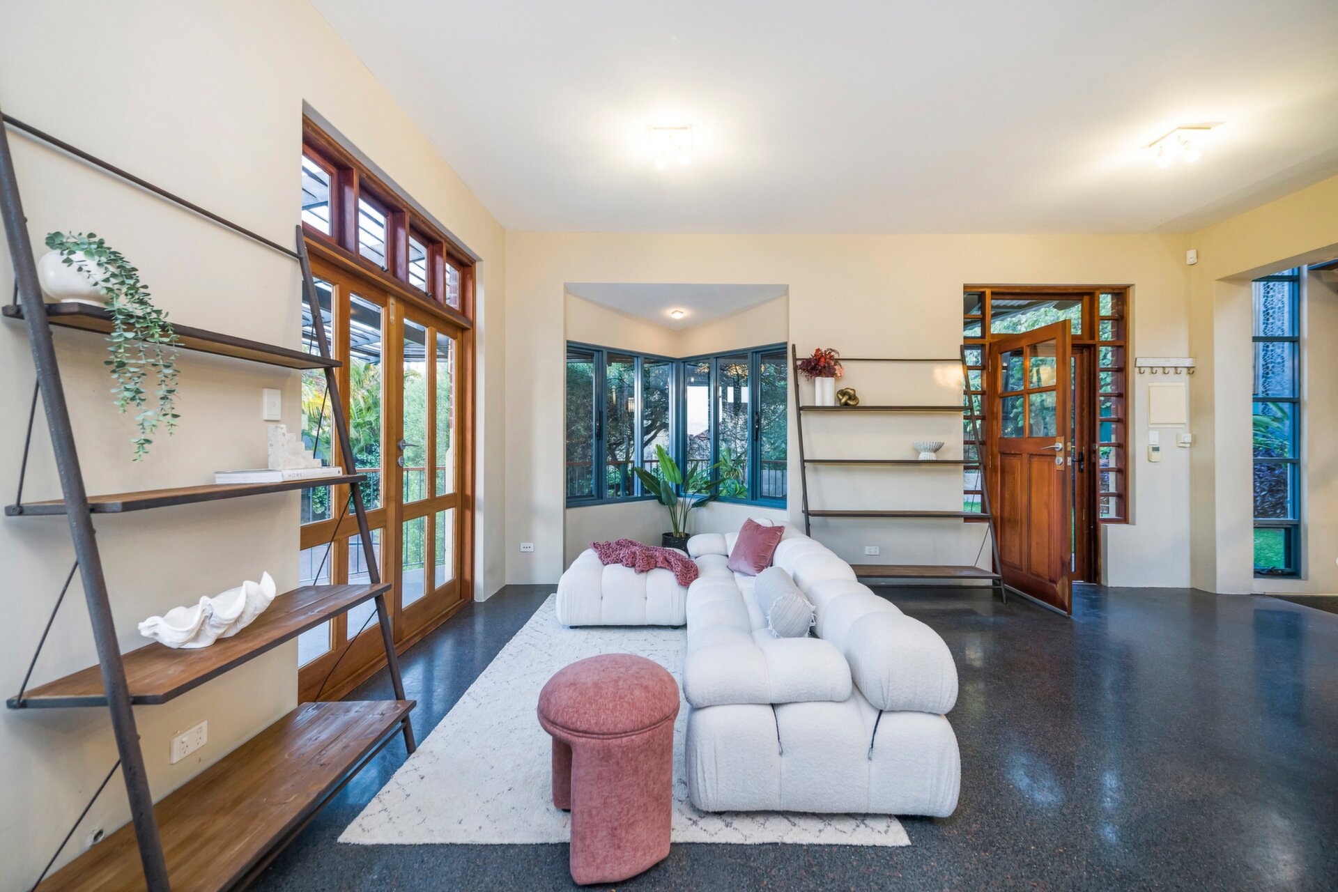 5b Teague Street , Burswood Sold by Luxury Real Estate Sales - image 1