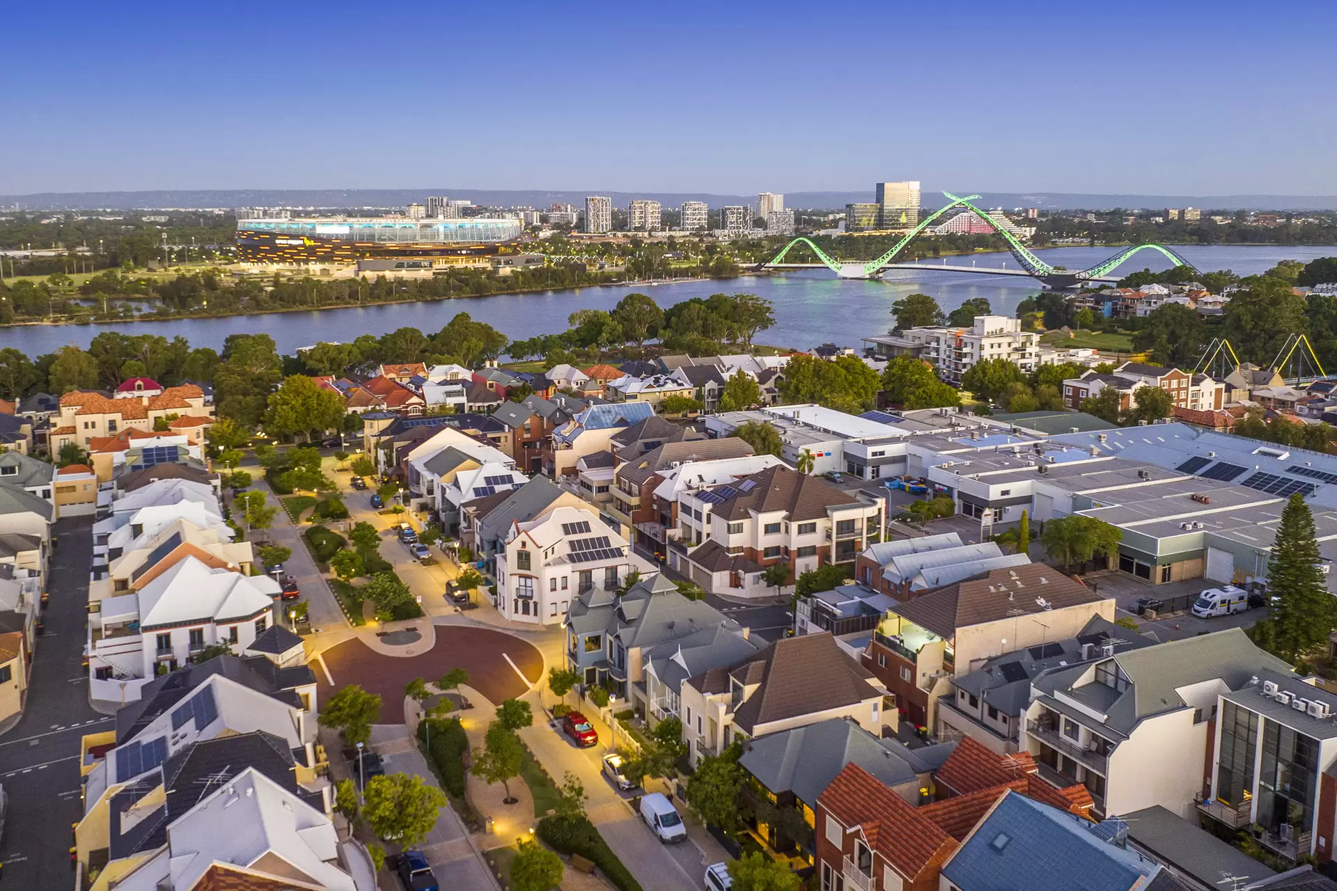 25 Old Belvidere Promenade, East Perth  For Sale by Luxury Real Estate Sales - image 1