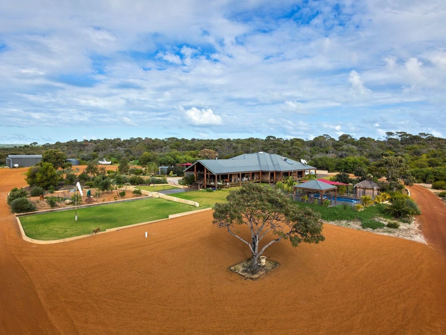 183 Drovers Way, Mount Hill Sold by Luxury Real Estate Sales - image 1