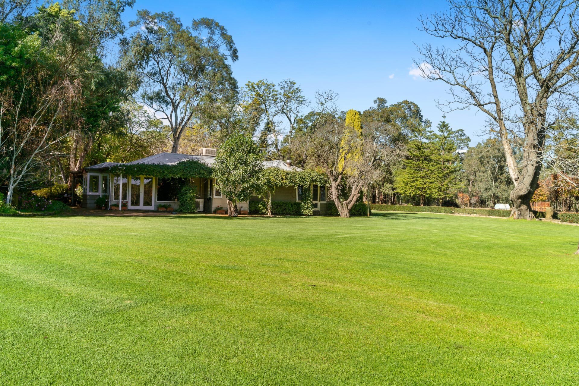 2 Gavour Road, Wattle Grove Sold by Luxury Real Estate Sales - image 1