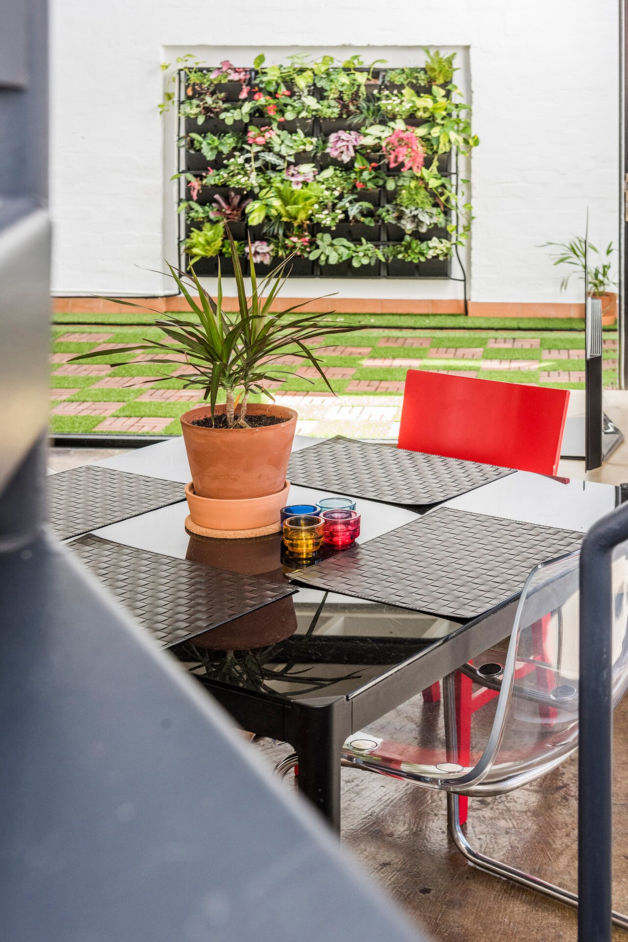 2 Little Saunders Street, East Perth Sold by Luxury Real Estate Sales - image 1