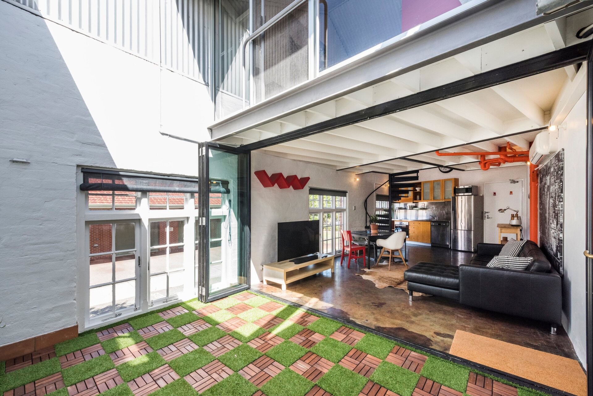 2 Little Saunders Street, East Perth Sold by Luxury Real Estate Sales - image 1