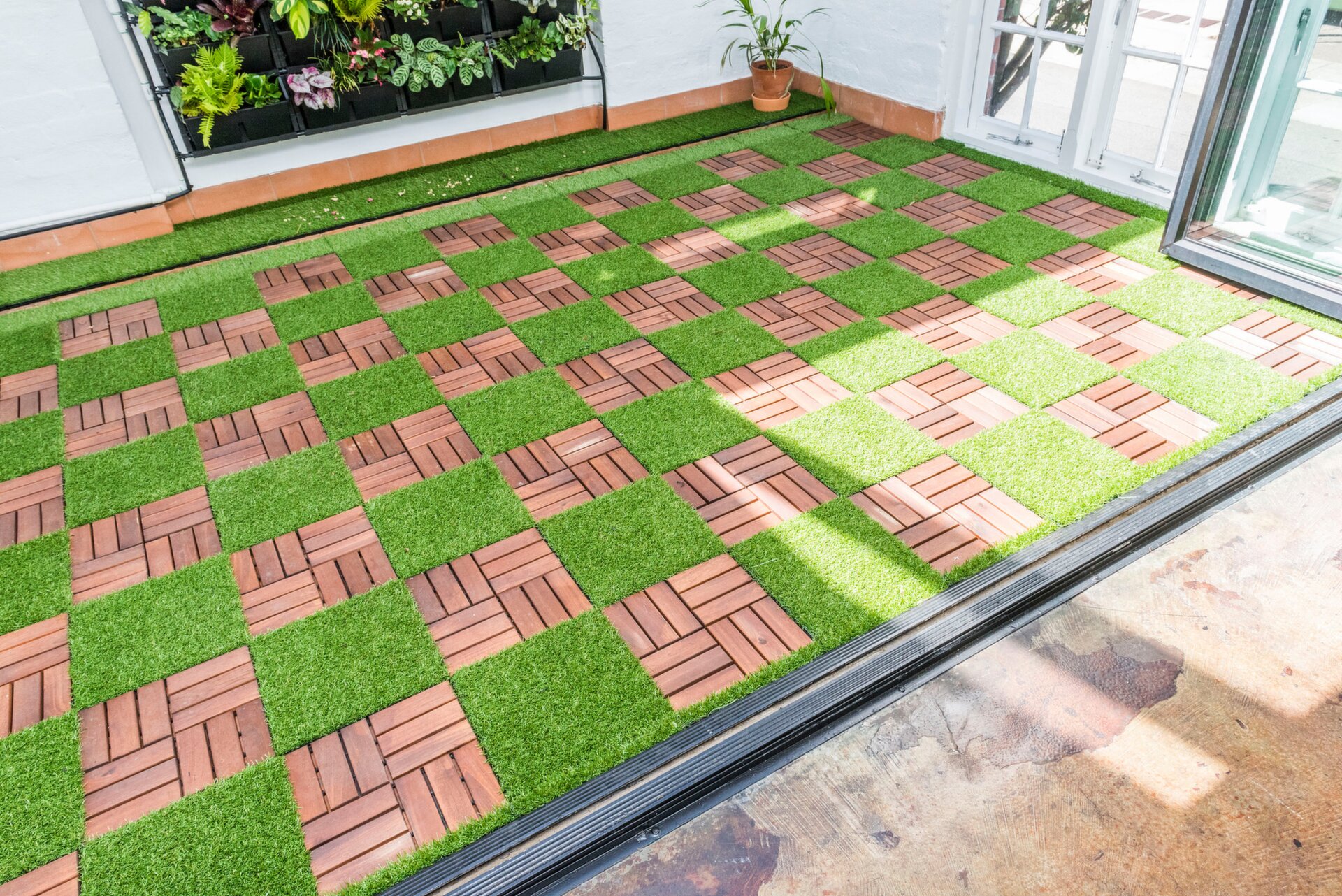 2 Little Saunders Street, East Perth Sold by Luxury Real Estate Sales - image 1