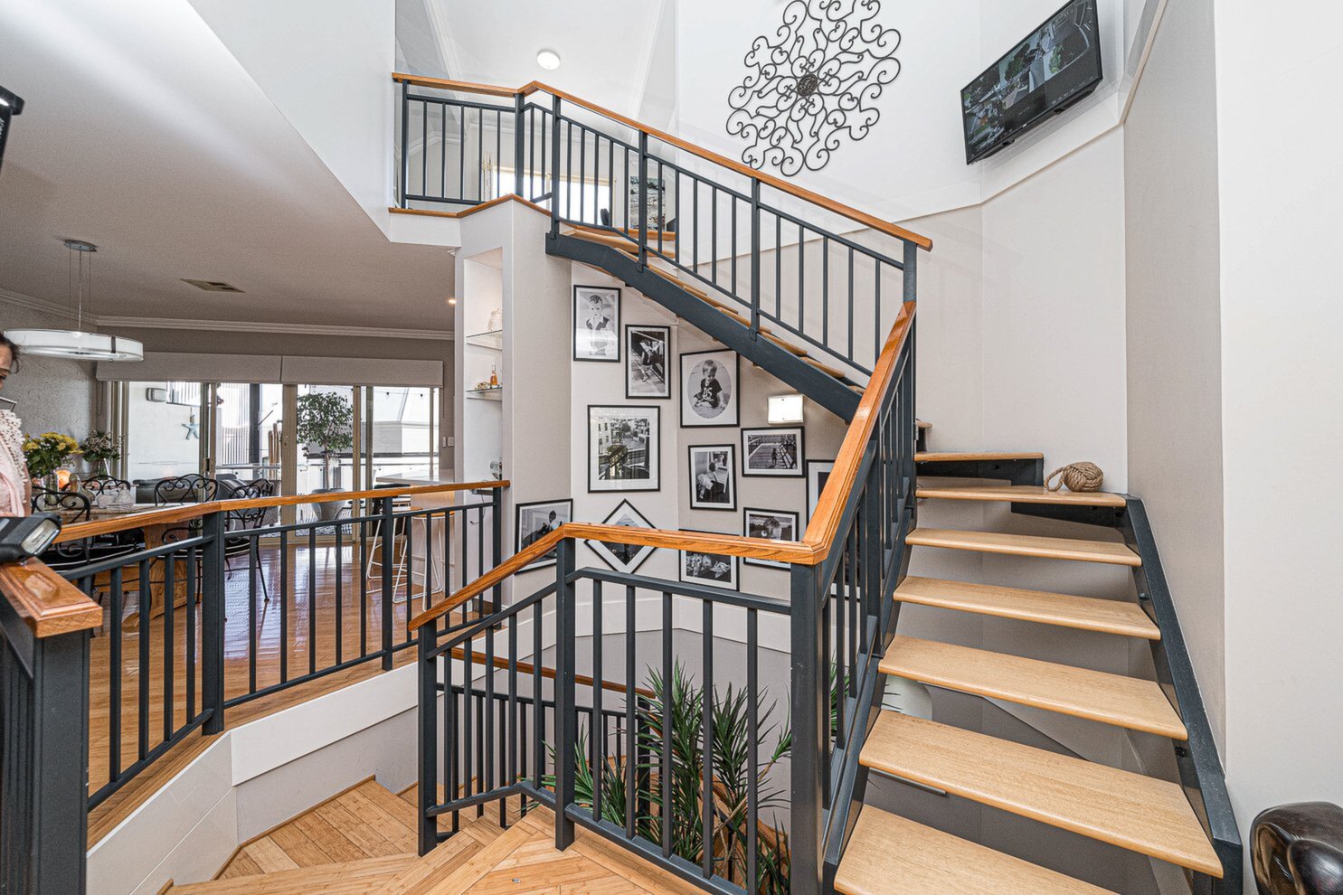 33 Trafalgar Road, East Perth Sold by Luxury Real Estate Sales - image 1