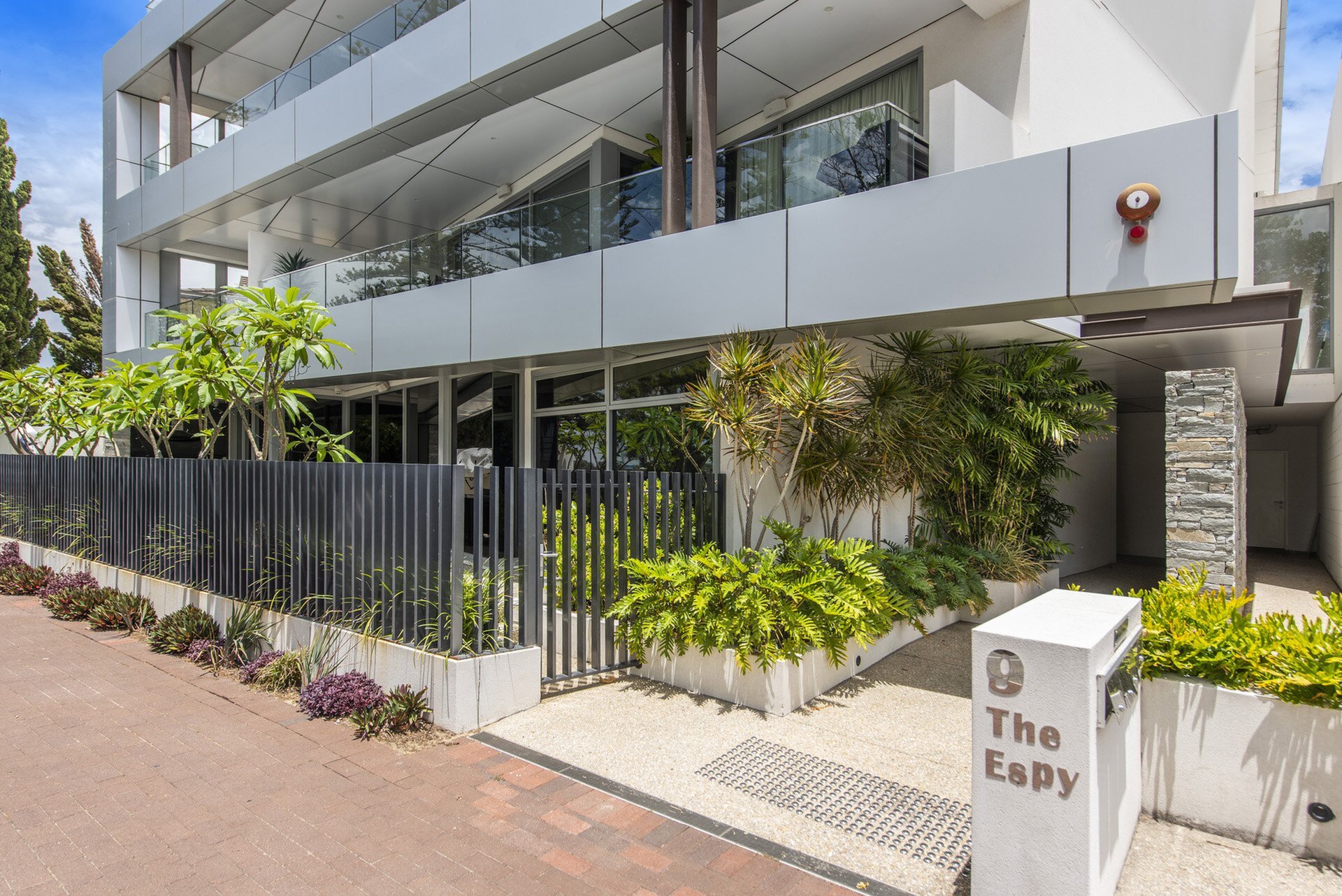 1/9 The Esplanade, Mount Pleasant Sold by Luxury Real Estate Sales - image 1