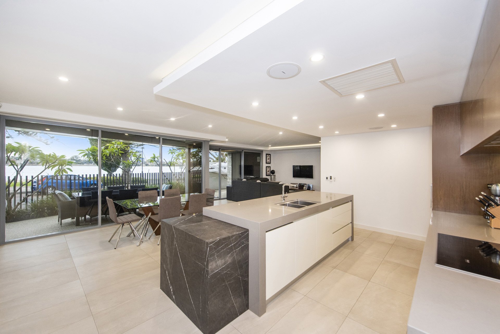 1/9 The Esplanade, Mount Pleasant Sold by Luxury Real Estate Sales - image 1