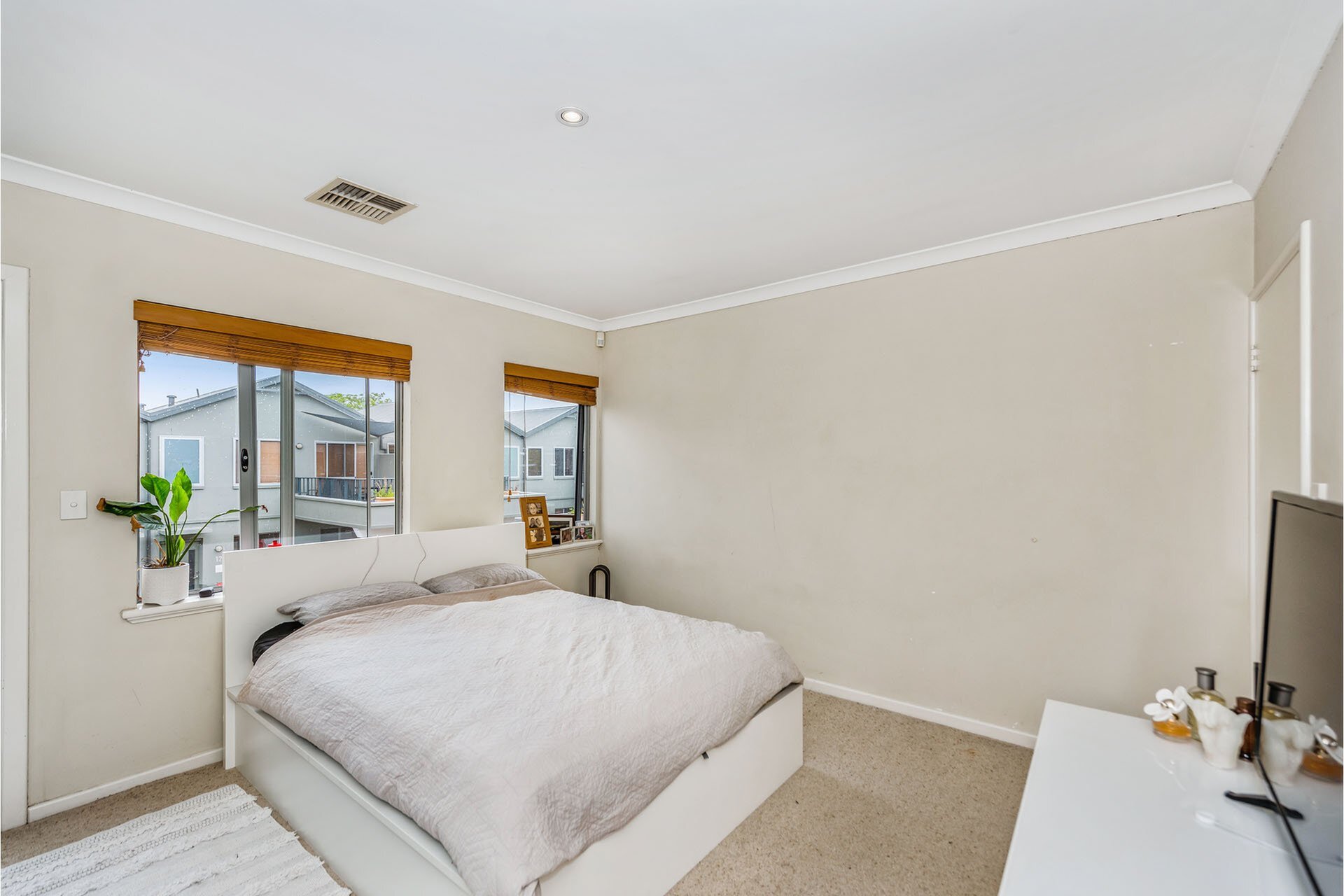 16/39 Simpson Street, Applecross Sold by Luxury Real Estate Sales - image 1