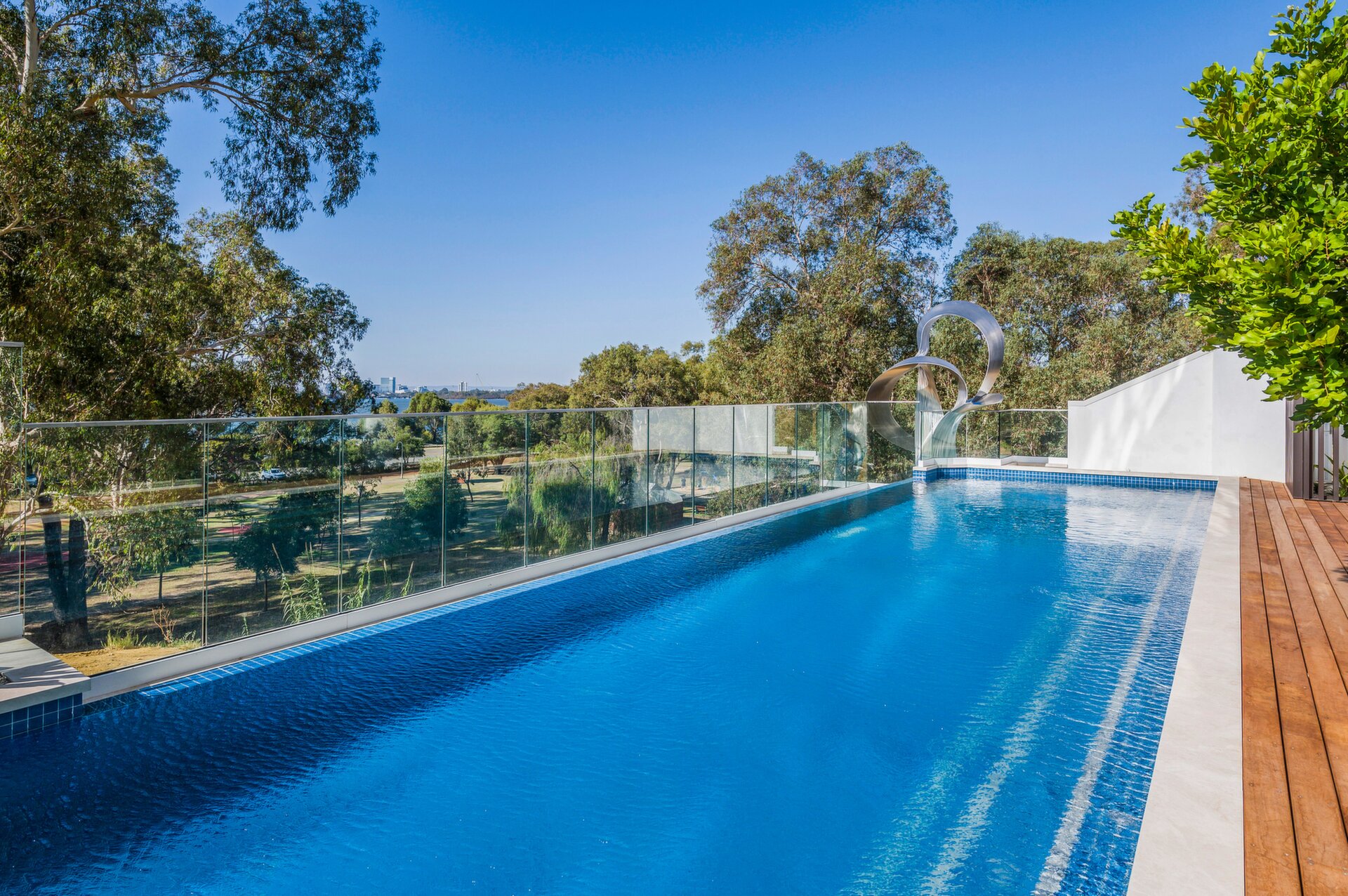 8/8 Parker Street, South Perth Sold by Luxury Real Estate Sales - image 1