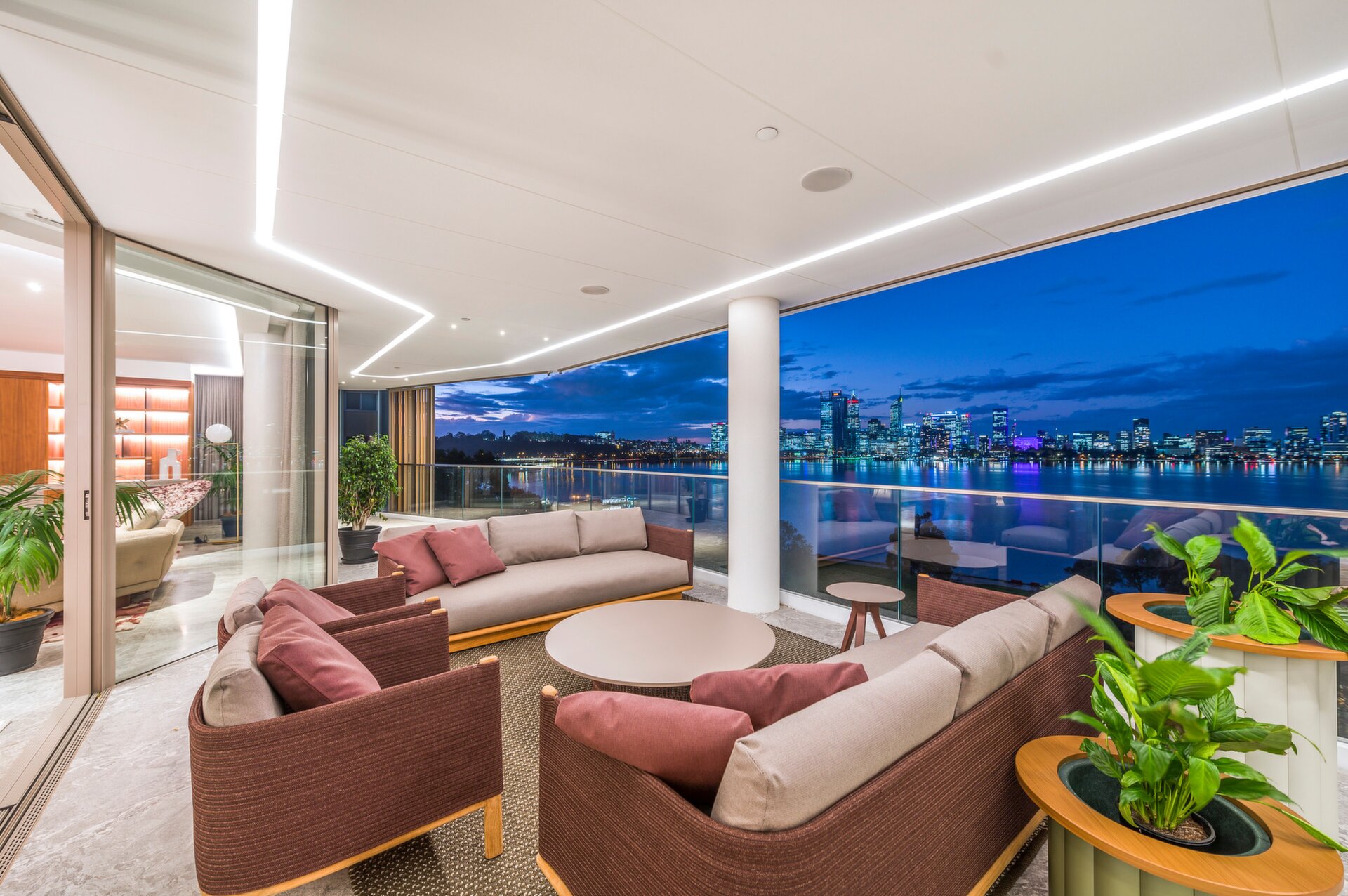 8/8 Parker Street, South Perth Sold by Luxury Real Estate Sales - image 1