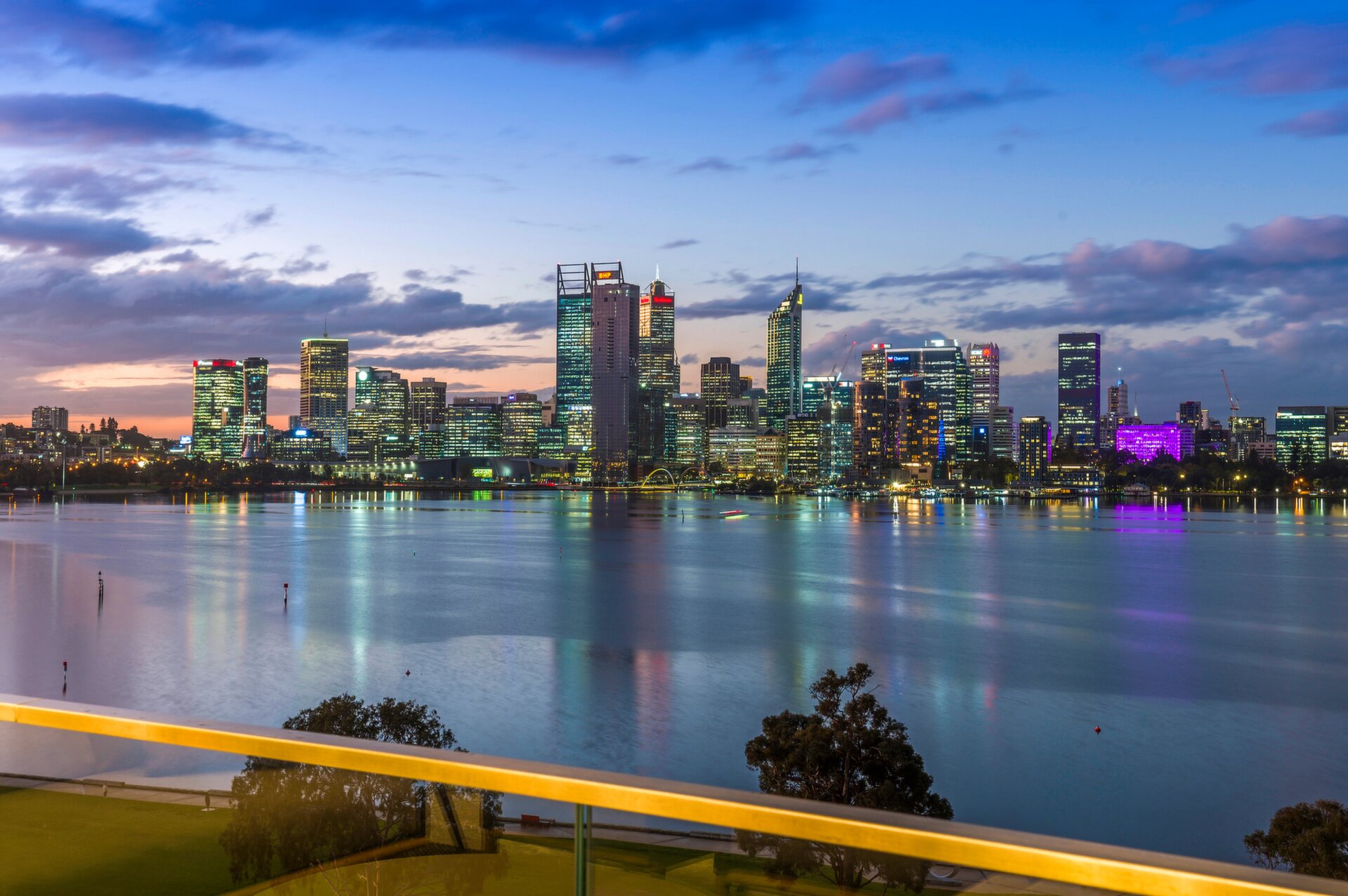 8/8 Parker Street, South Perth Sold by Luxury Real Estate Sales - image 1