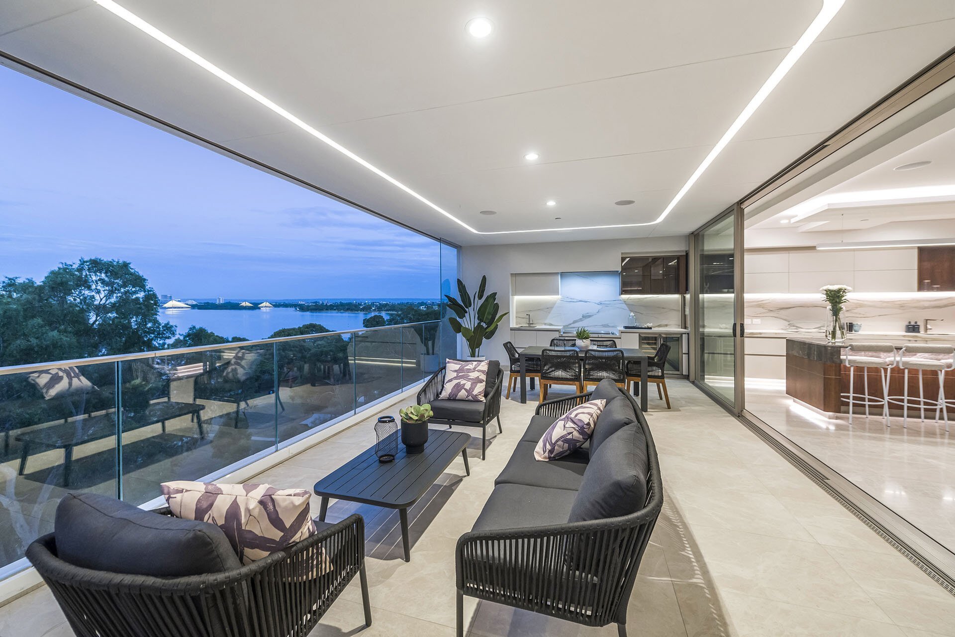 5a/8 Parker Street, South Perth Sold by Luxury Real Estate Sales - image 1