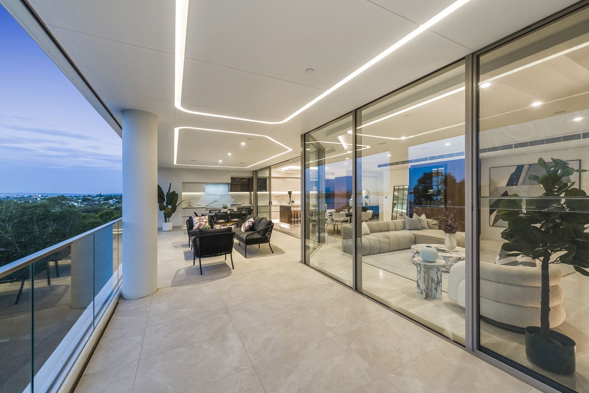 5a/8 Parker Street, South Perth Sold by Luxury Real Estate Sales - image 1